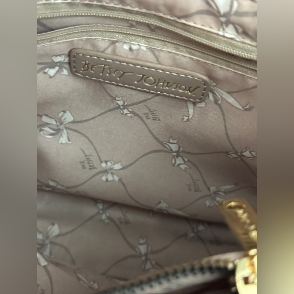 Betsey Johnson Taupe Skull Embossed Tote Bag Satchel Top Handle Purse - Picture 10 of 12